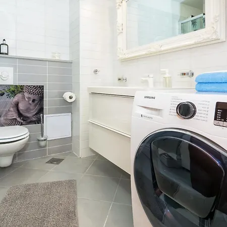 Sole Split, Firule דירה *