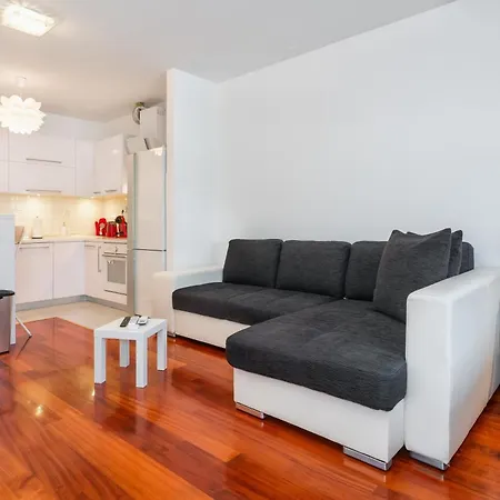 Apartman Sole Split, Firule